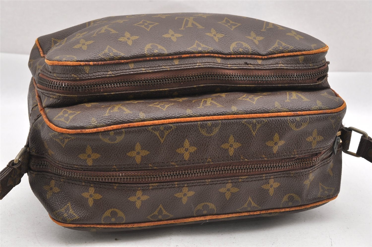 Authentic Louis Vuitton Monogram Nile Shoulder Cross Body Bag Old Model LV 1791I