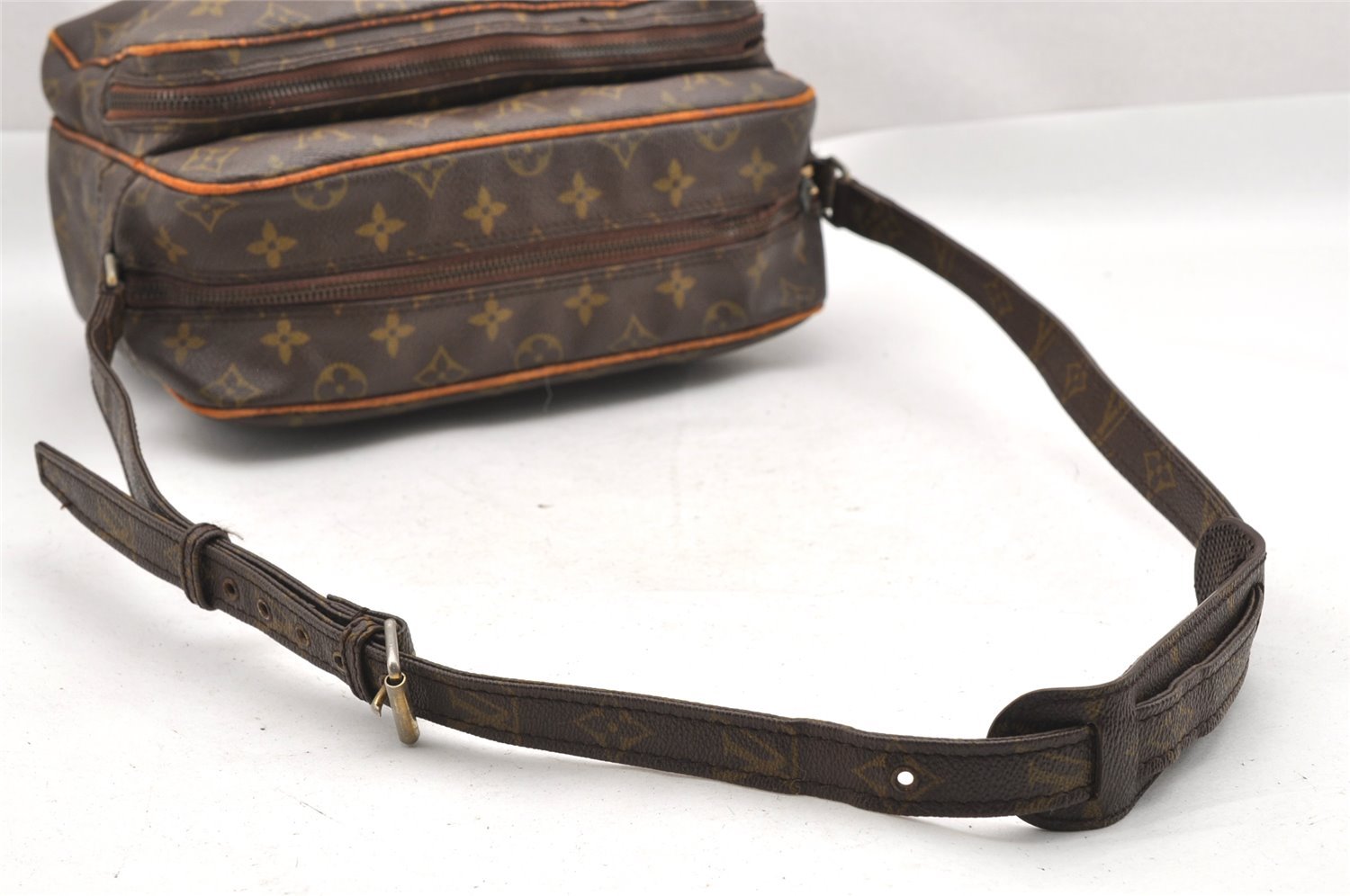 Authentic Louis Vuitton Monogram Nile Shoulder Cross Body Bag Old Model LV 1791I