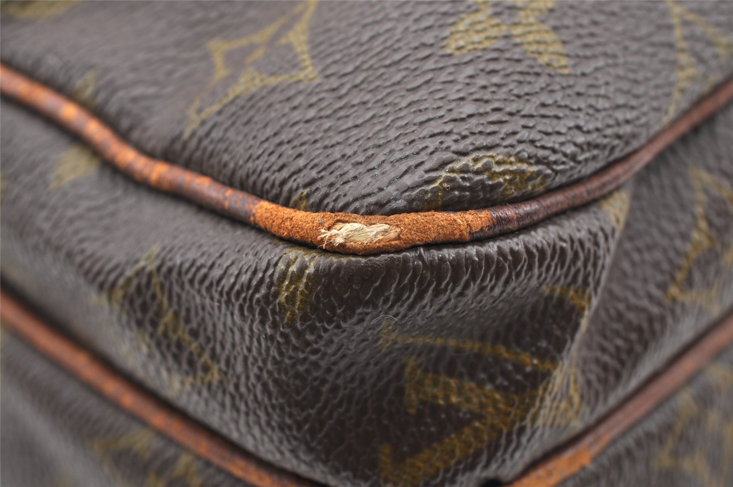 Authentic Louis Vuitton Monogram Nile Shoulder Cross Body Bag Old Model LV 1791I