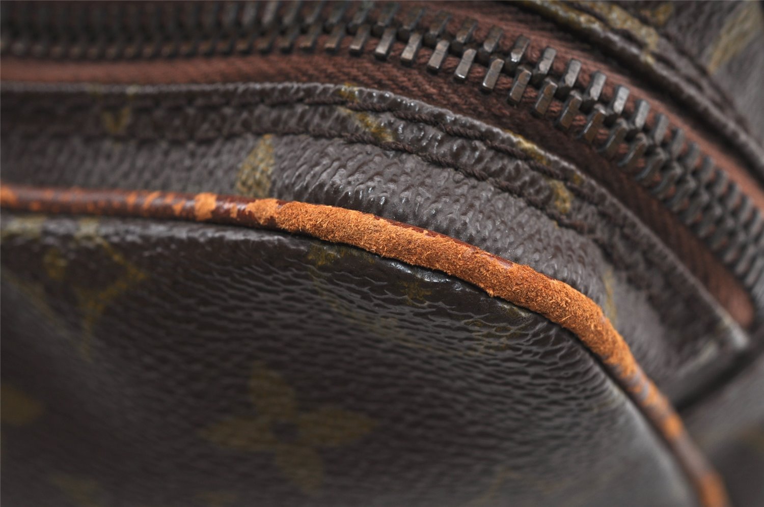 Authentic Louis Vuitton Monogram Nile Shoulder Cross Body Bag Old Model LV 1791I