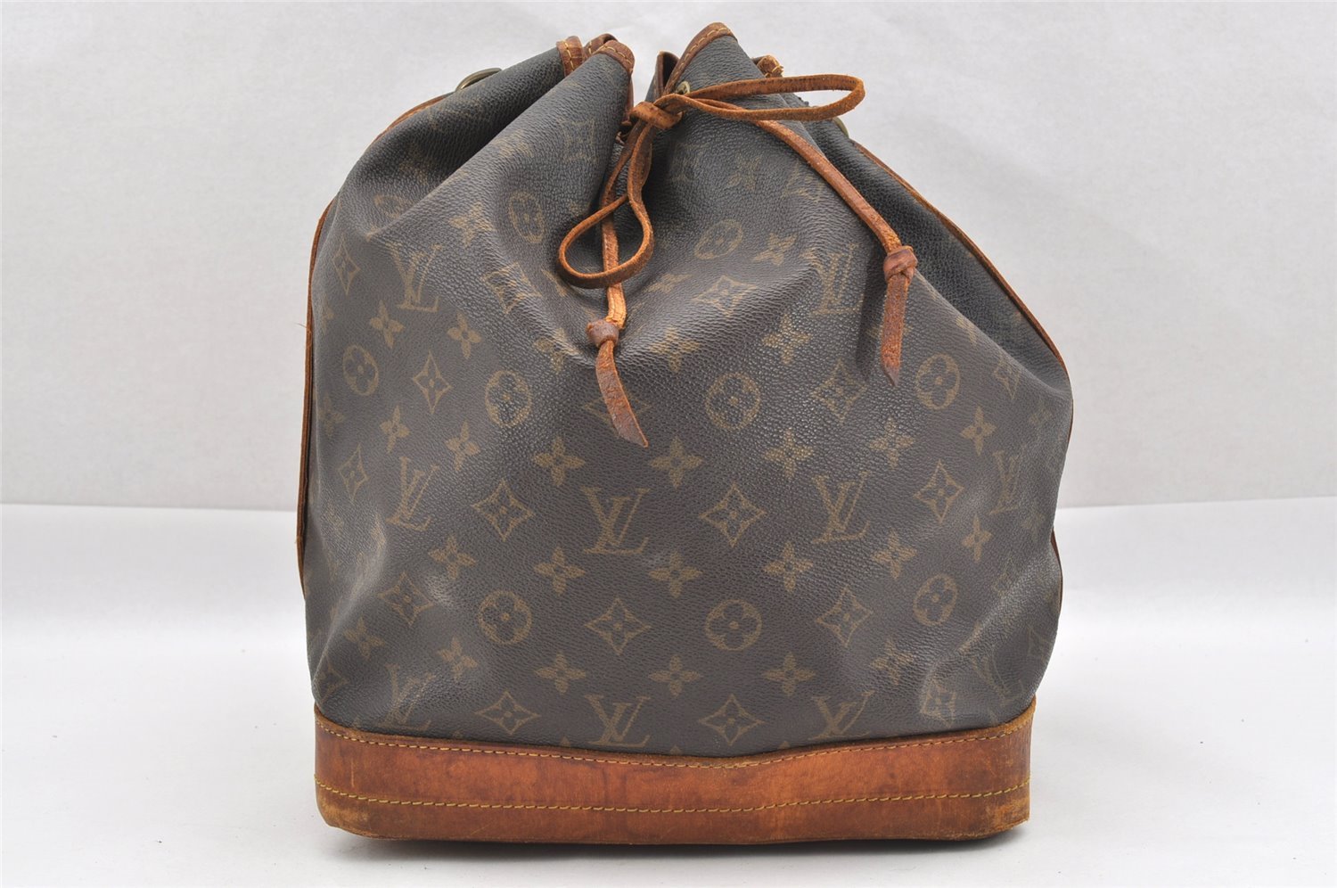 Authentic Louis Vuitton Monogram Noe Shoulder Drawstring Bag M42224 LV 1805I