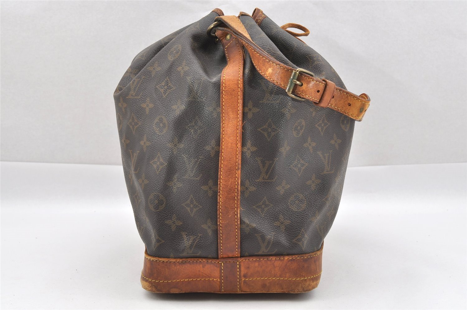 Authentic Louis Vuitton Monogram Noe Shoulder Drawstring Bag M42224 LV 1805I