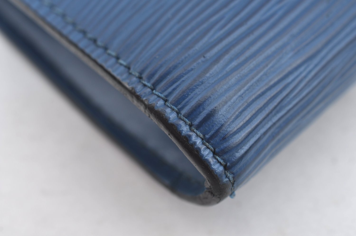 Authentic Louis Vuitton Epi Pochette Accessoires Pouch Blue M52945 LV 1845I