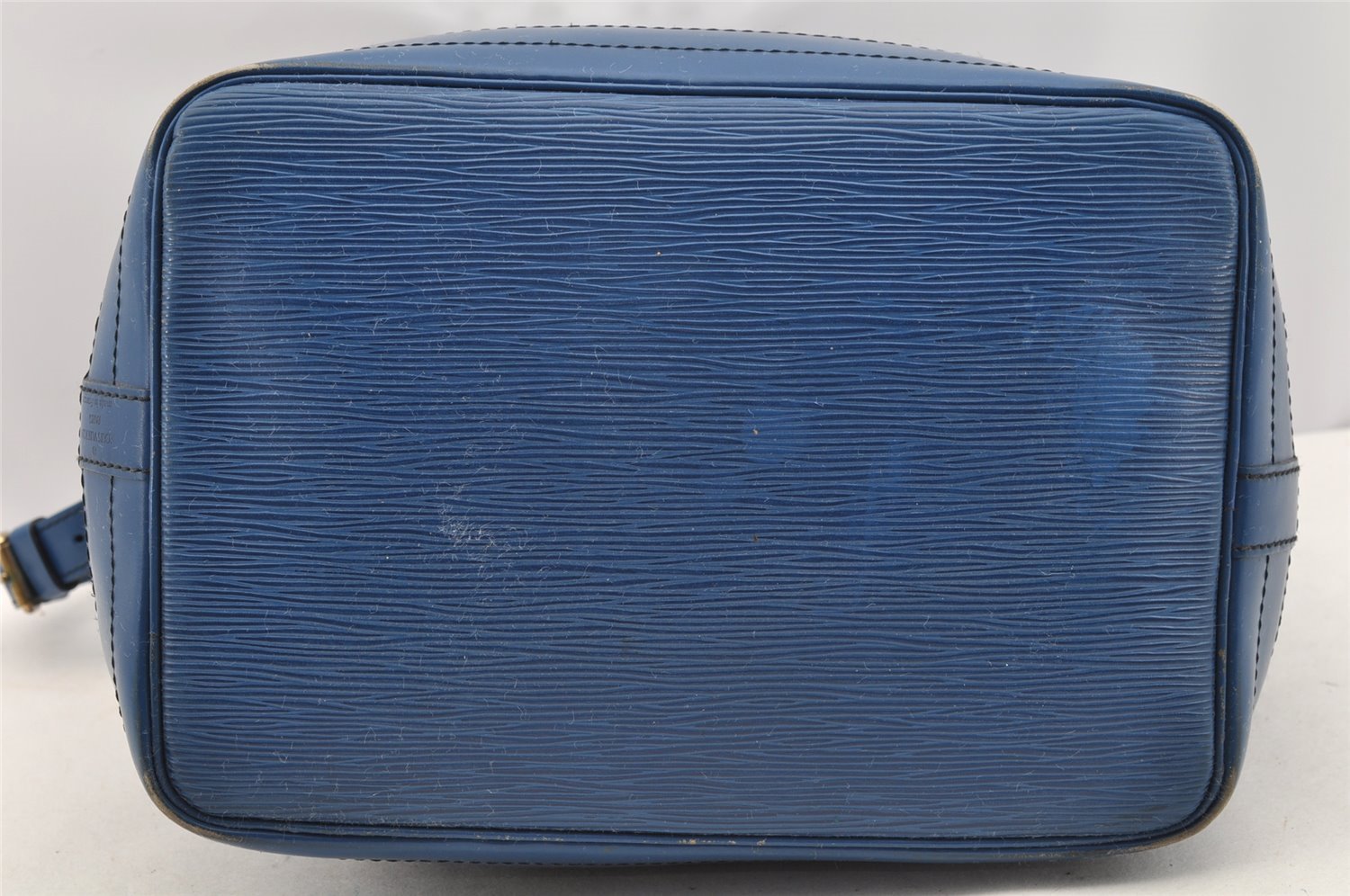 Authentic Louis Vuitton Epi Noe Shoulder Drawstring Bag Blue M44005 LV 1872I