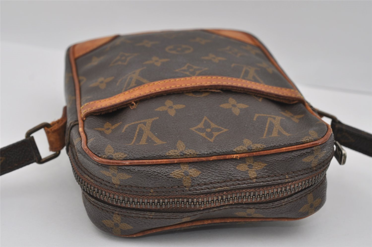 Authentic Louis Vuitton Monogram Danube Shoulder Cross Body Bag M45266 LV 1880I