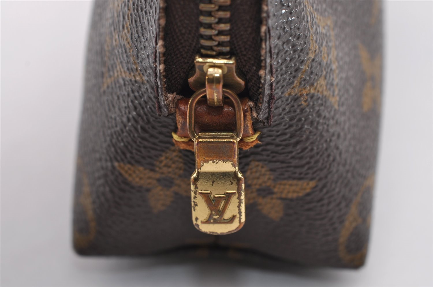 Authentic Louis Vuitton Monogram Pochette Cosmetic Pouch M47515 LV Junk 1919I