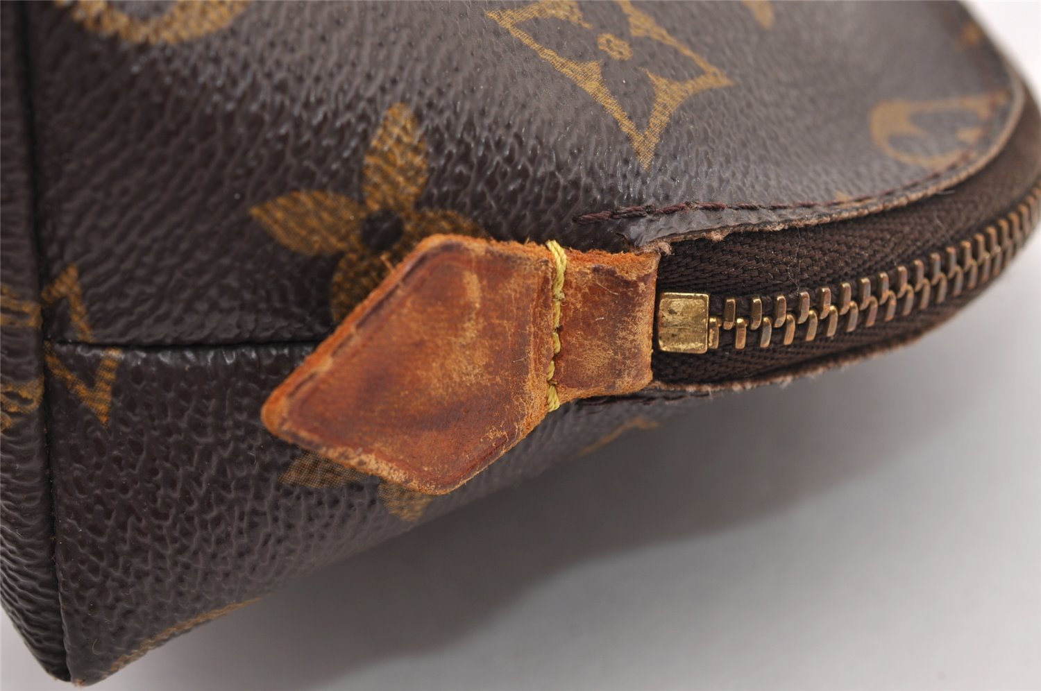 Authentic Louis Vuitton Monogram Pochette Cosmetic Pouch M47515 LV Junk 1919I