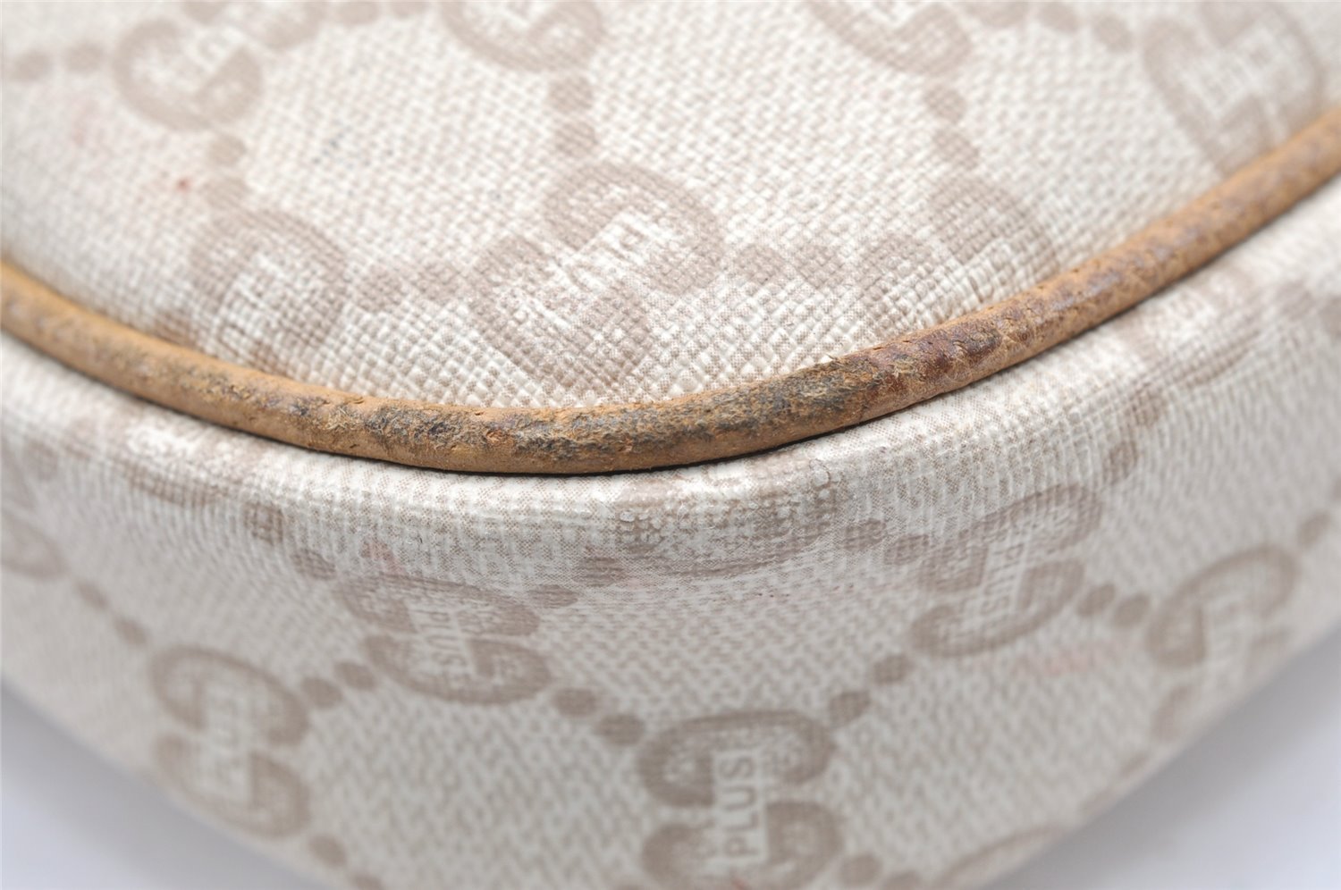 Authentic GUCCI GG Plus PVC Leather Shoulder Cross Body Bag Purse White 1936I