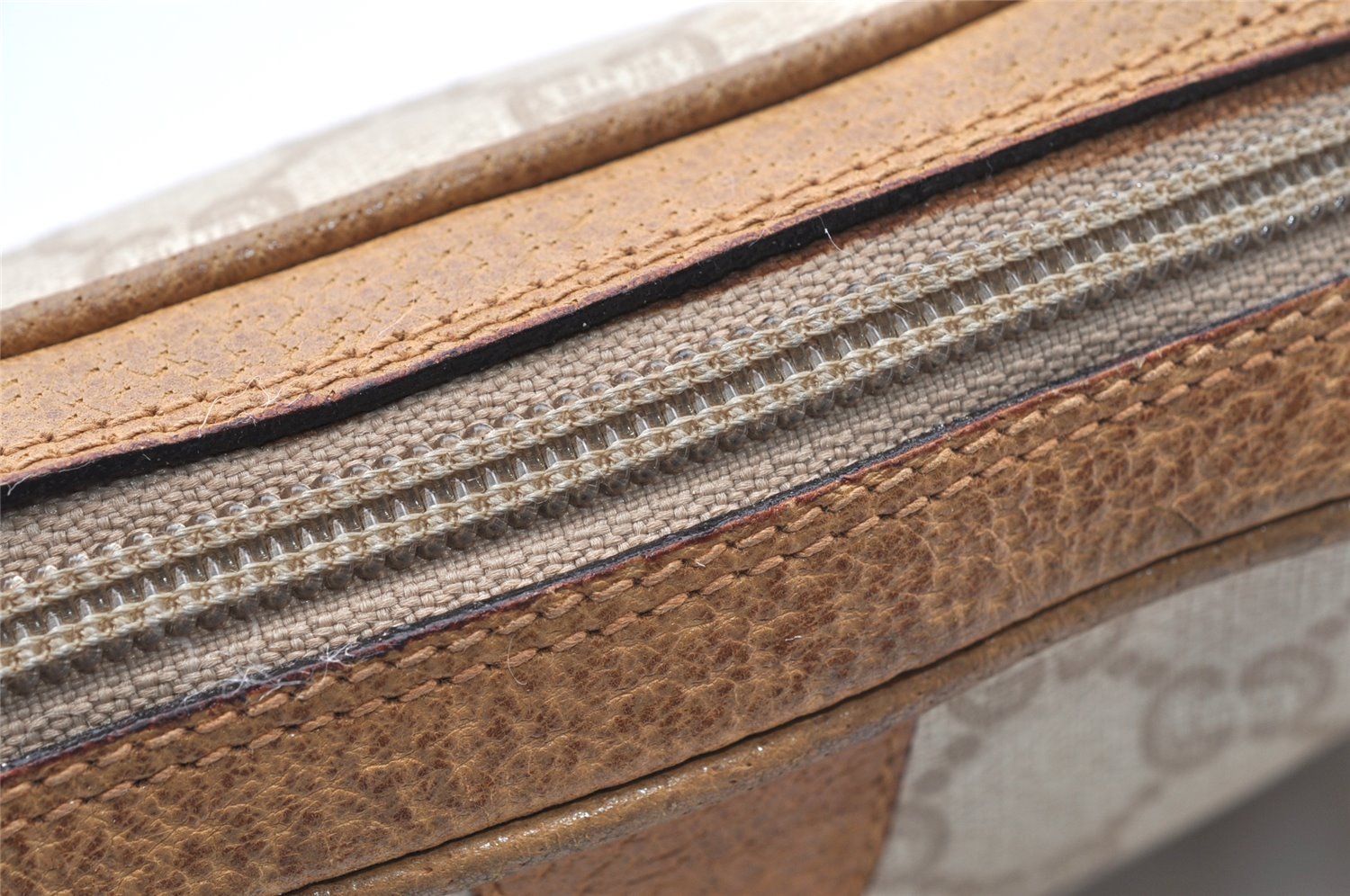 Authentic GUCCI GG Plus PVC Leather Shoulder Cross Body Bag Purse White 1936I