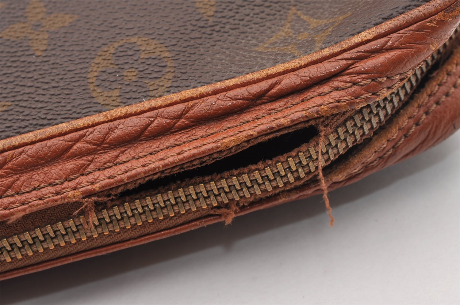 Authentic Louis Vuitton Monogram Pochette Sport Clutch Bag Old Model Junk 1951I