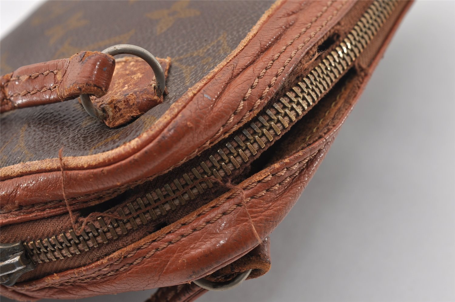 Authentic Louis Vuitton Monogram Pochette Sport Clutch Bag Old Model Junk 1951I