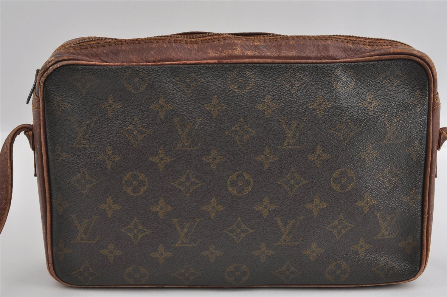 Authentic Louis Vuitton Monogram Sac Bandouliere 30 Shoulder Bag Old Model 1952I