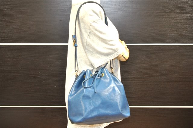 Authentic Louis Vuitton Epi Petit Noe Shoulder Drawstring Bag M44105 Blue 1964G