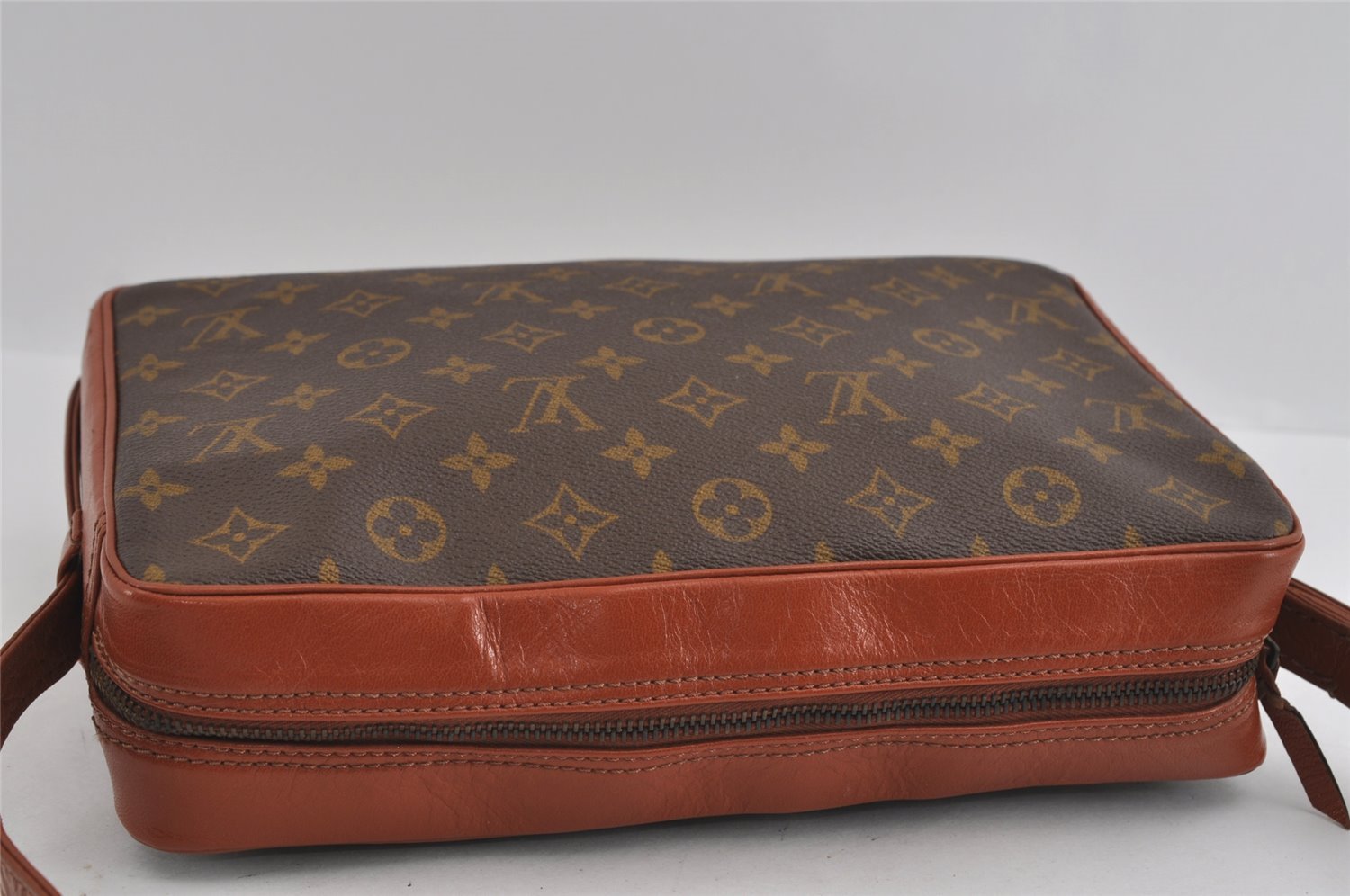 Authentic Louis Vuitton Monogram Sac Bandouliere 30 Shoulder Bag Old Model 2004I