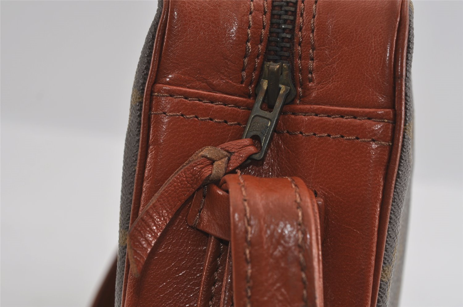 Authentic Louis Vuitton Monogram Sac Bandouliere 30 Shoulder Bag Old Model 2004I