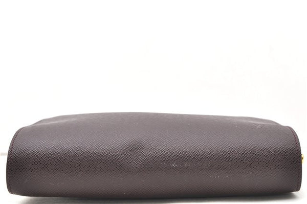 Authentic Louis Vuitton Taiga Baikal Clutch Bag Purple M30186 LV Junk 2011D