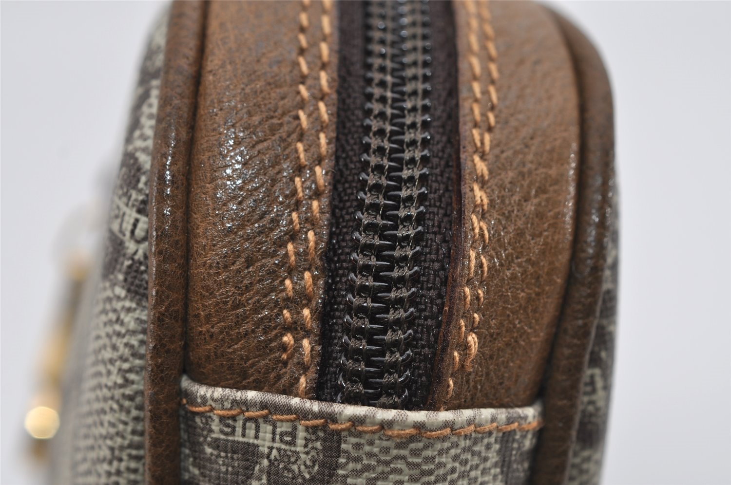 Authentic GUCCI GG Plus Shoulder Cross Body Bag PVC Leather Brown Junk 2011I