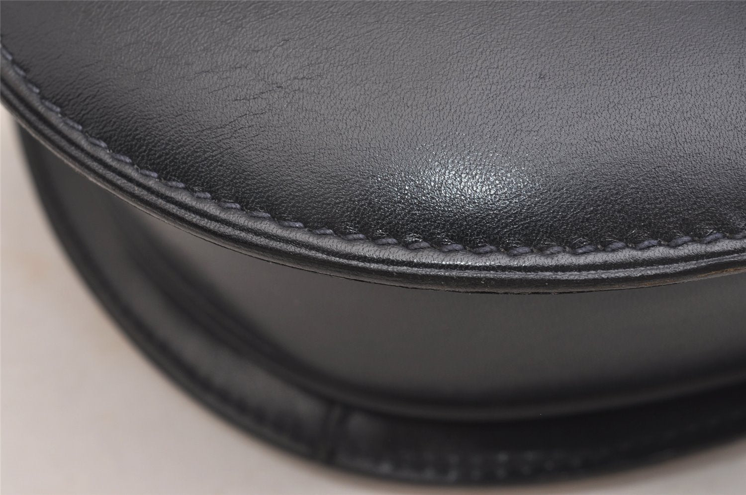 Authentic GUCCI Vintage Shoulder Cross Body Bag Purse Leather Black 2059I