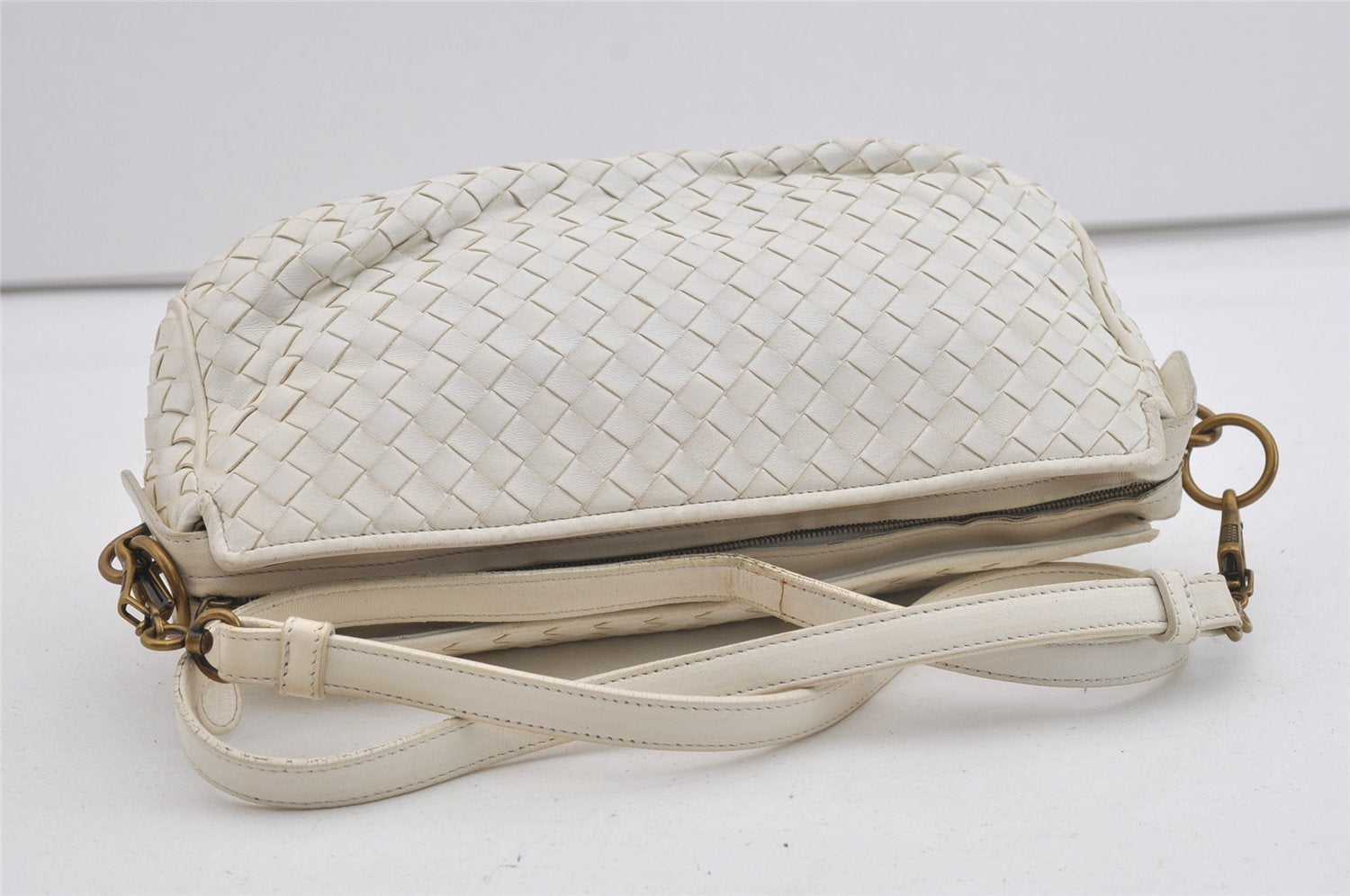 Authentic BOTTEGA VENETA Intrecciato Leather Shoulder Cross Body Bag White 2060I