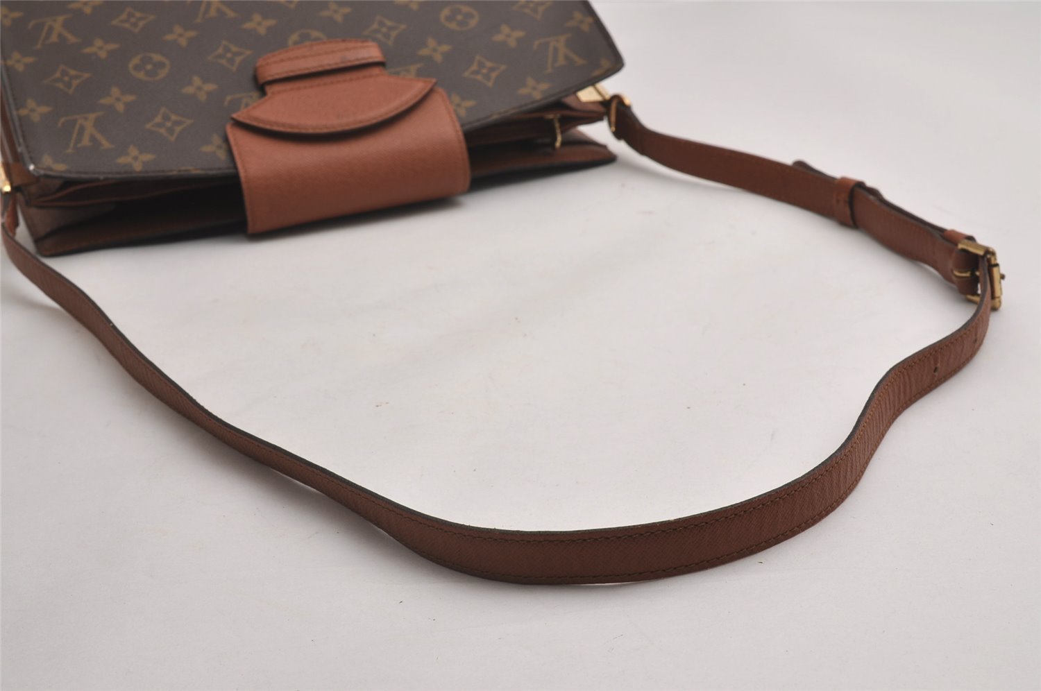 Authentic Louis Vuitton Monogram Courcelles Shoulder Cross Bag M51375 LV 2081I