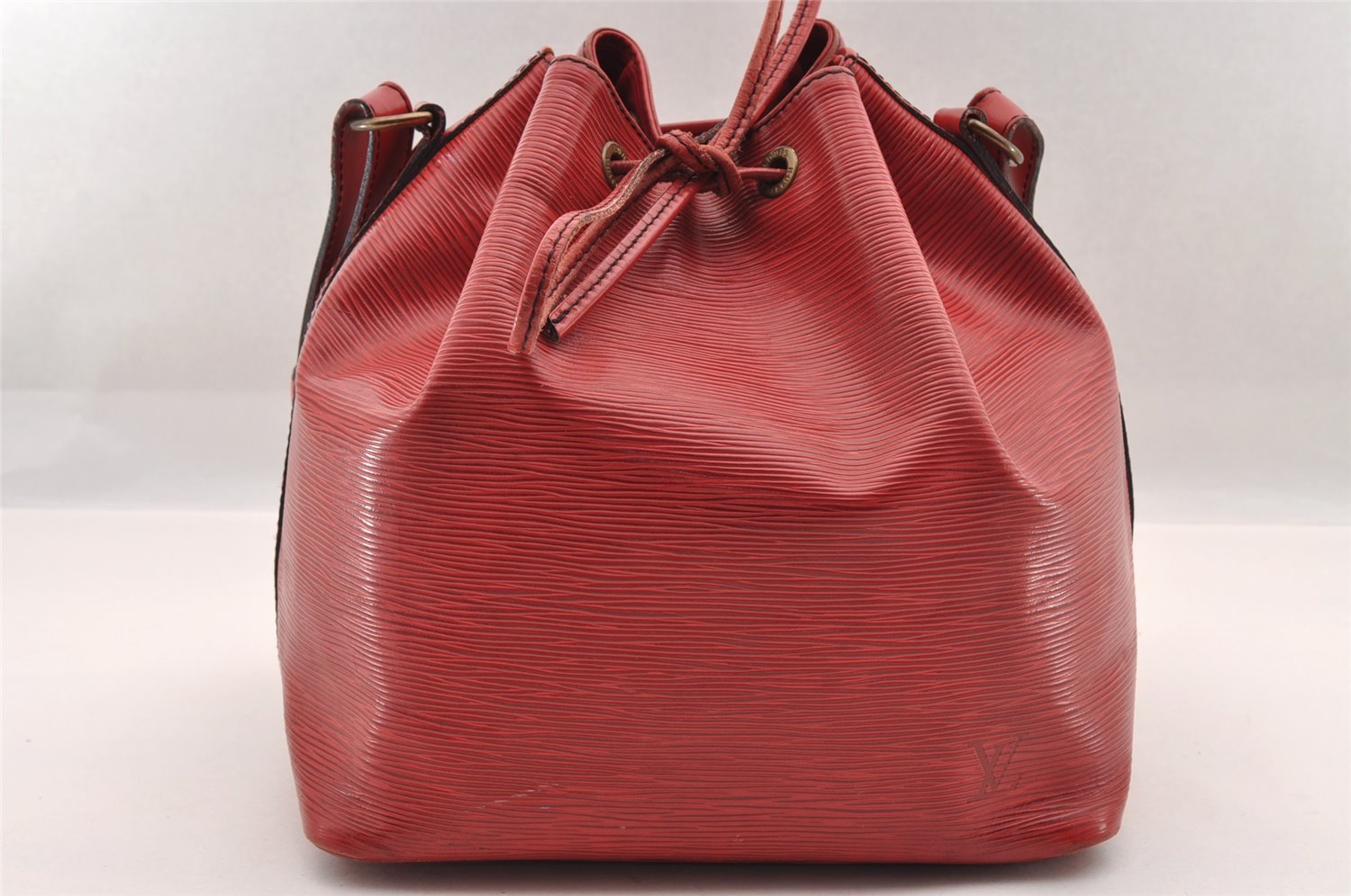 Authentic Louis Vuitton Epi Petit Noe Shoulder Drawstring Bag M44107 Red 2086I
