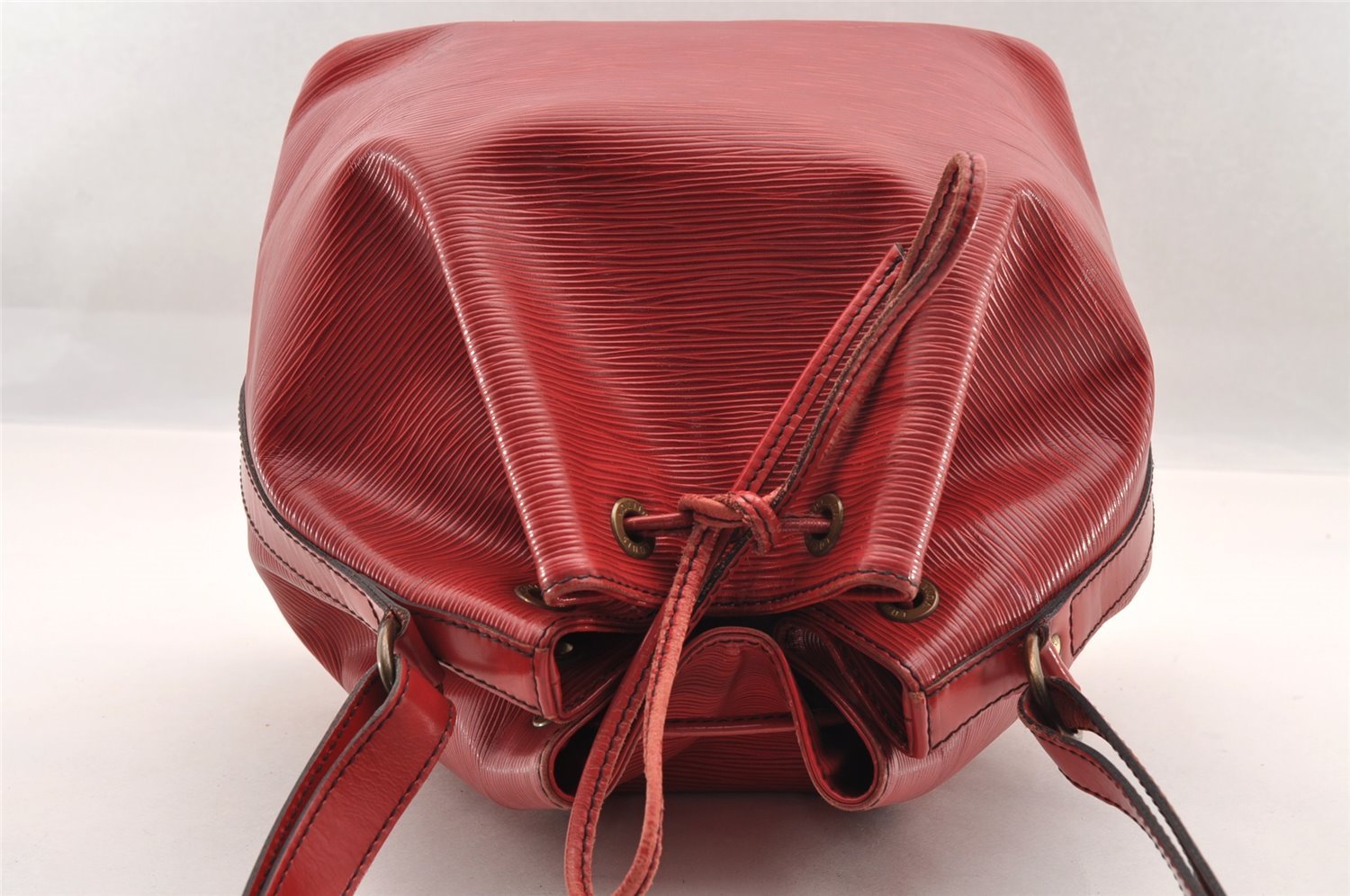 Authentic Louis Vuitton Epi Petit Noe Shoulder Drawstring Bag M44107 Red 2086I