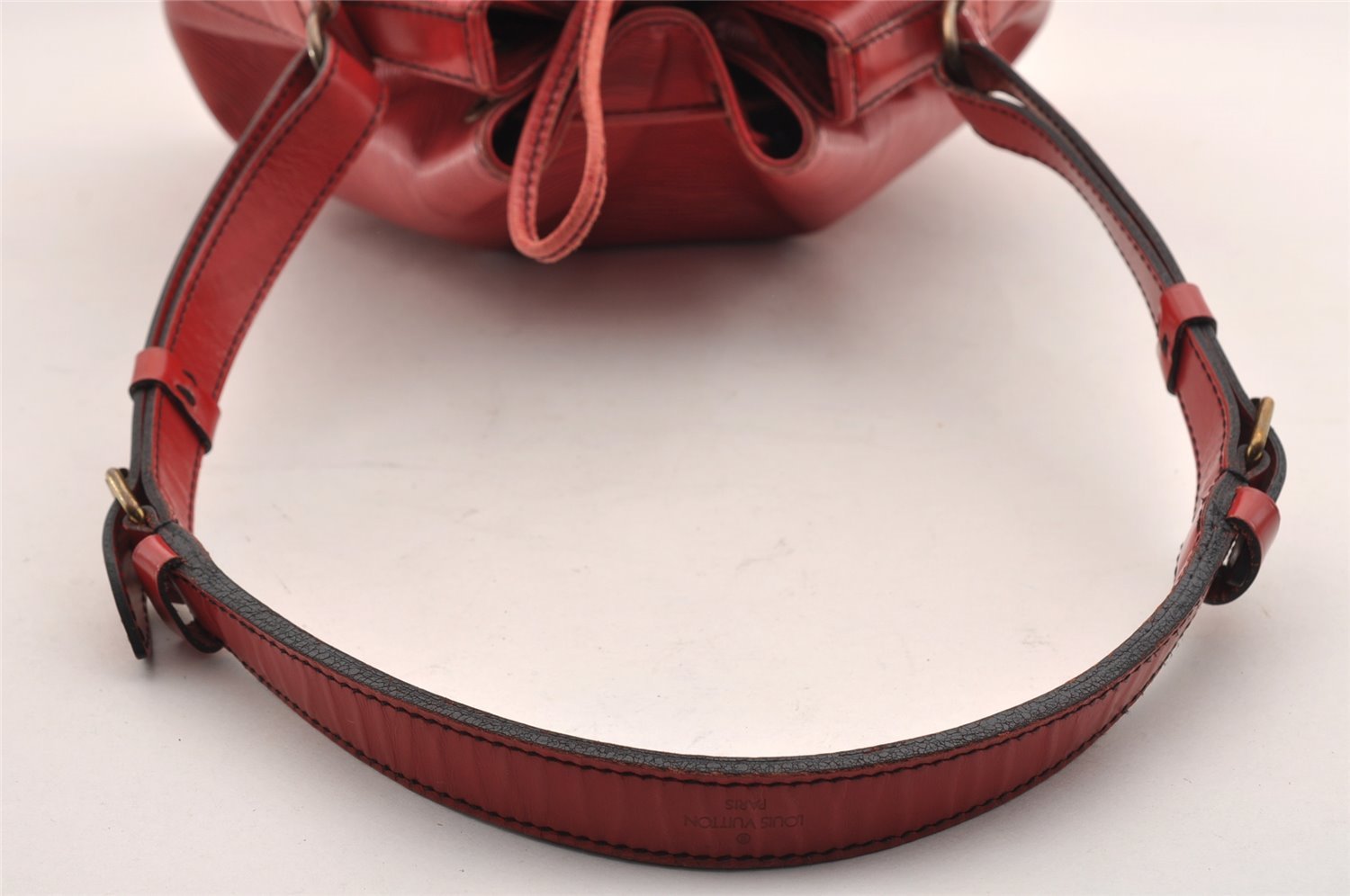 Authentic Louis Vuitton Epi Petit Noe Shoulder Drawstring Bag M44107 Red 2086I