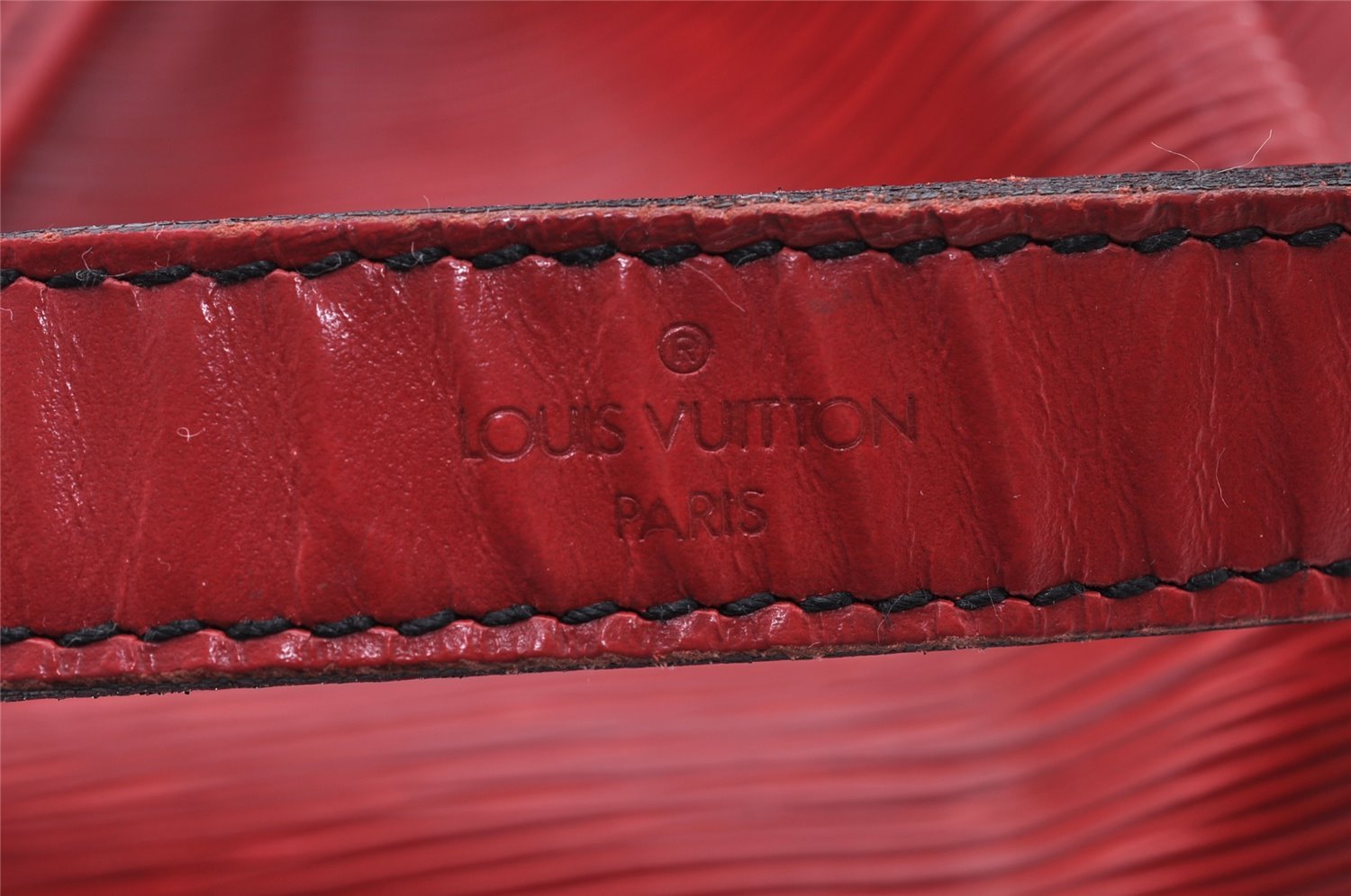 Authentic Louis Vuitton Epi Petit Noe Shoulder Drawstring Bag M44107 Red 2086I