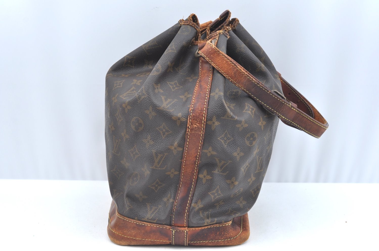 Authentic Louis Vuitton Monogram Noe Shoulder Drawstring Bag M42224 LV 2094F