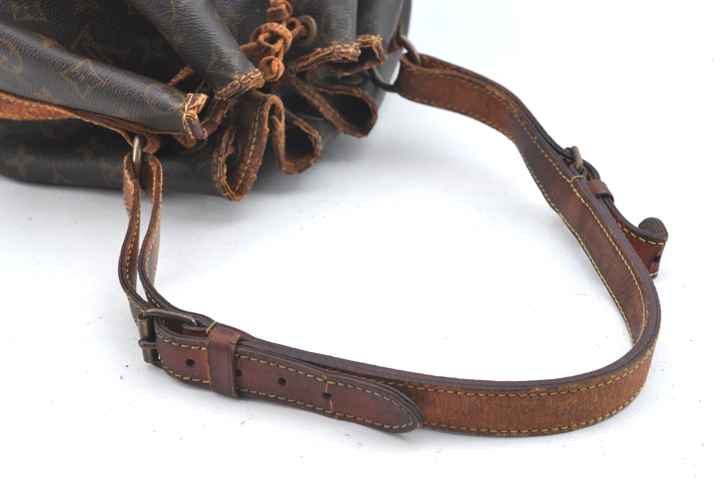 Authentic Louis Vuitton Monogram Noe Shoulder Drawstring Bag M42224 LV 2094F