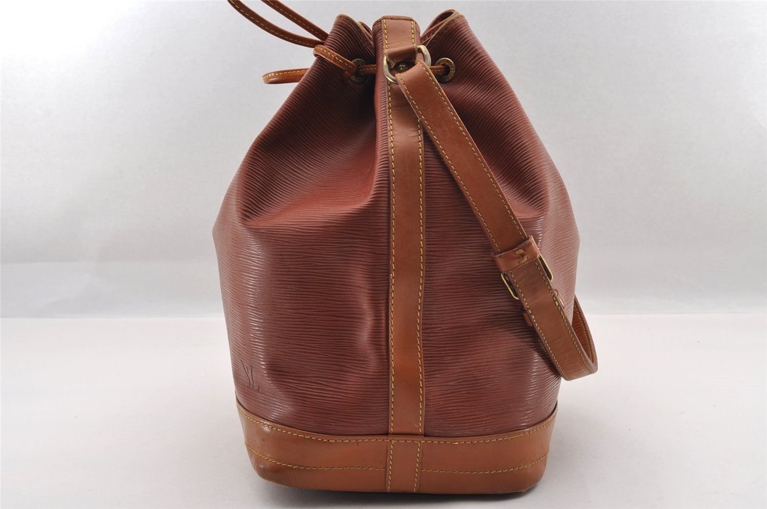 Authentic Louis Vuitton Epi Noe Bi-color Brown Drawstring Bag M44028 LV 2096I