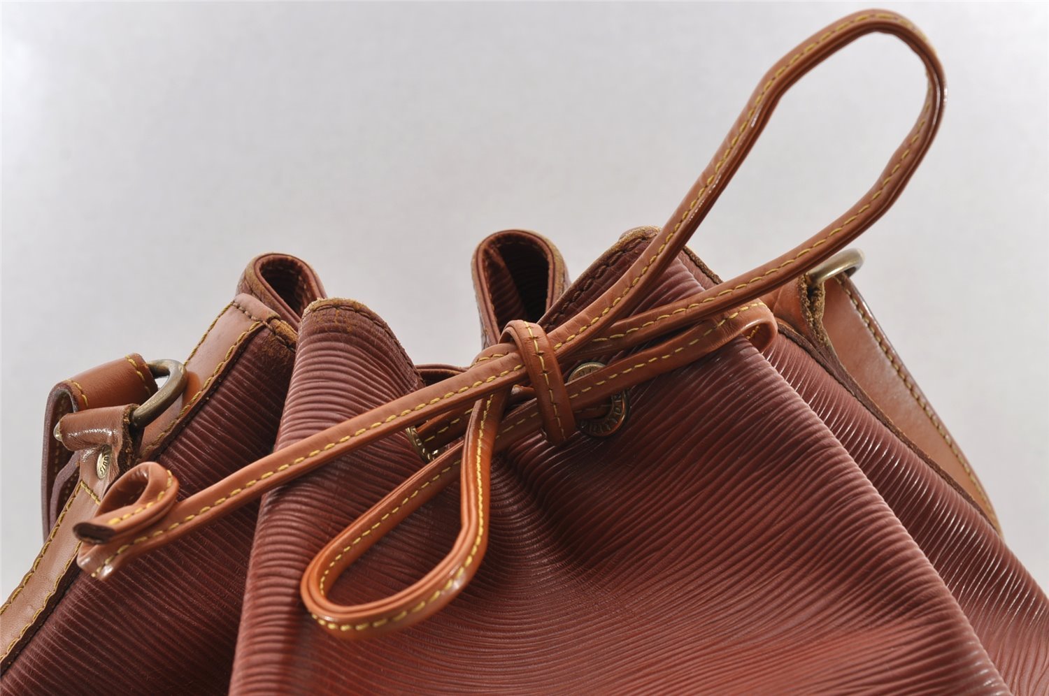 Authentic Louis Vuitton Epi Noe Bi-color Brown Drawstring Bag M44028 LV 2096I