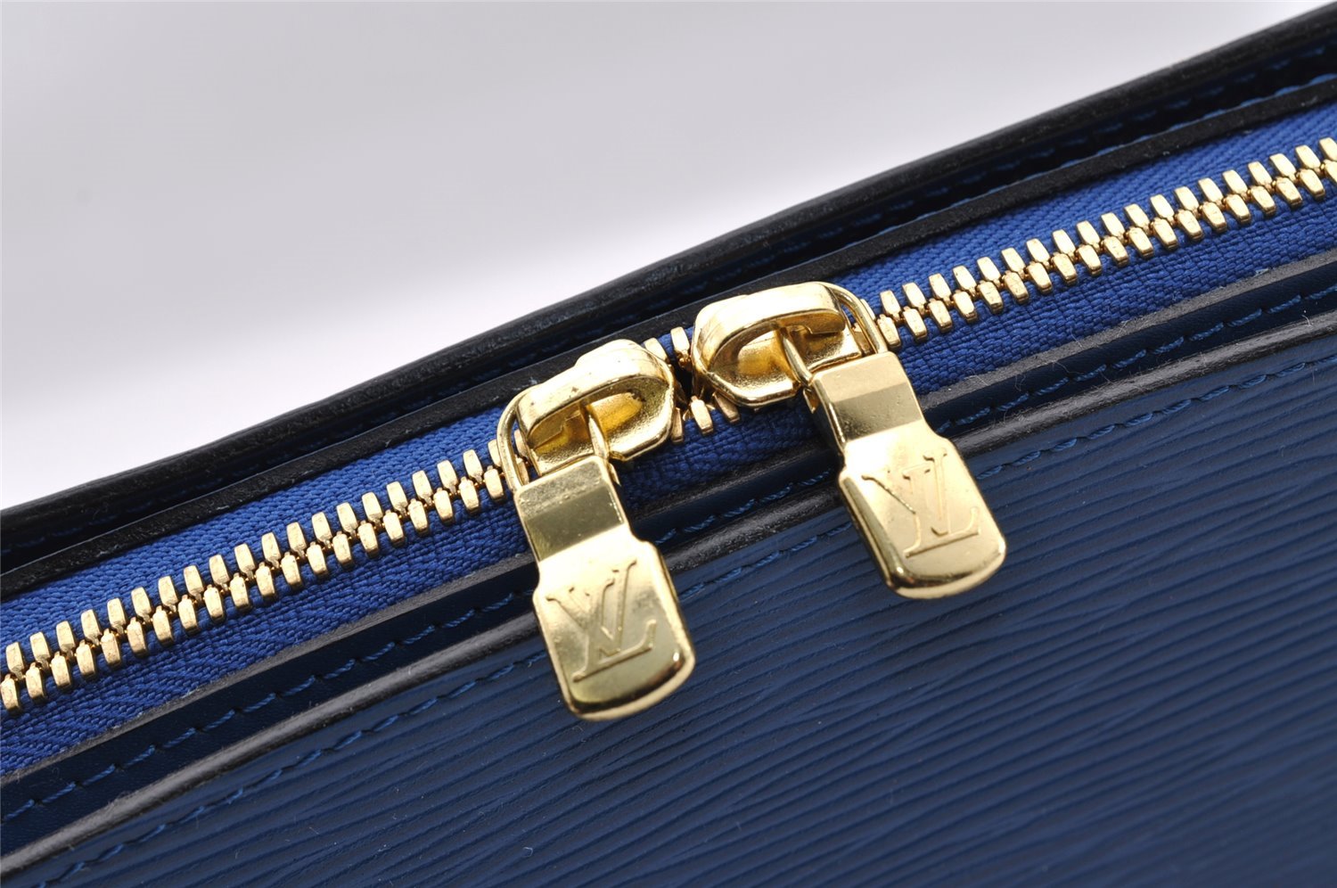 Authentic Louis Vuitton Epi Dauphine GM Cosmetic Pouch Blue M48435 LV 2116I