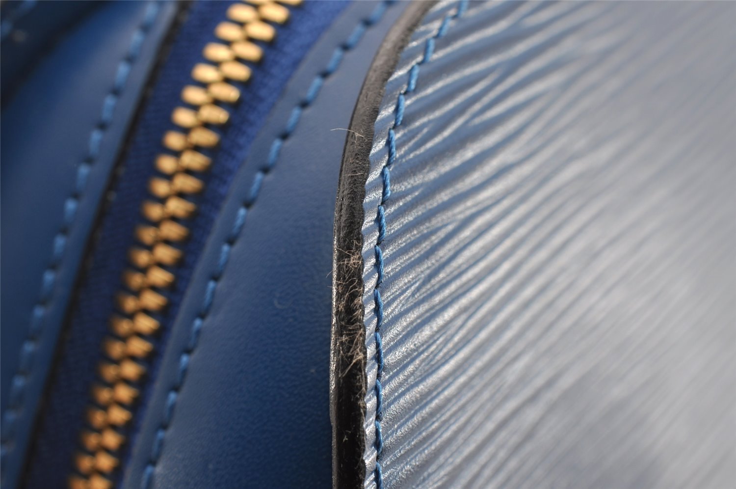 Authentic Louis Vuitton Epi Dauphine GM Cosmetic Pouch Blue M48435 LV 2116I