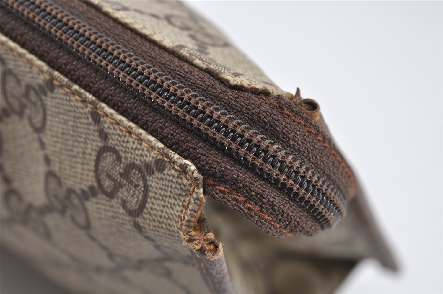 Authentic GUCCI Vintage Clutch Hand Bag Purse GG PVC Leather Brown 2149I