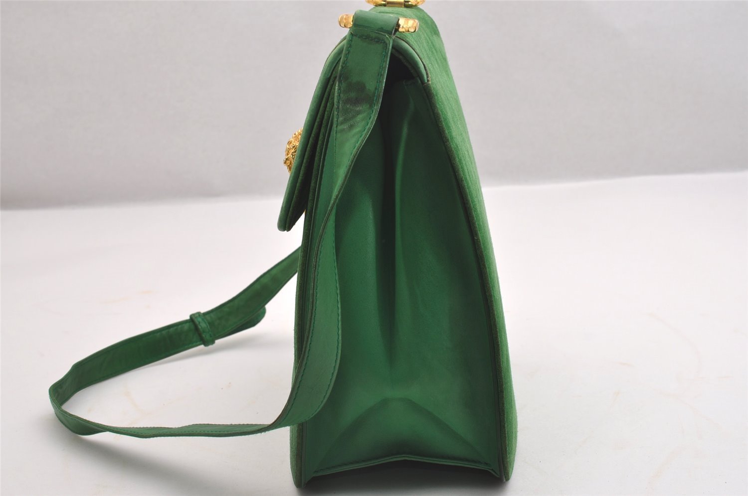 Authentic GUCCI Animalier Tiger Shoulder Crossbody Bag Suede Leather Green 2163I