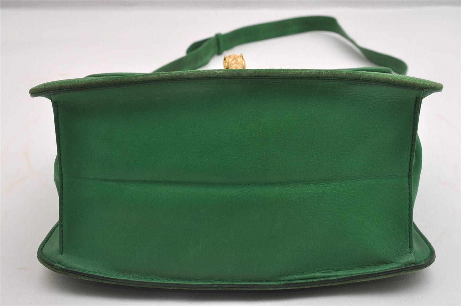 Authentic GUCCI Animalier Tiger Shoulder Crossbody Bag Suede Leather Green 2163I