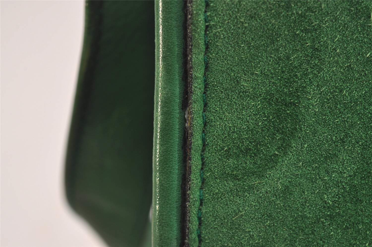 Authentic GUCCI Animalier Tiger Shoulder Crossbody Bag Suede Leather Green 2163I