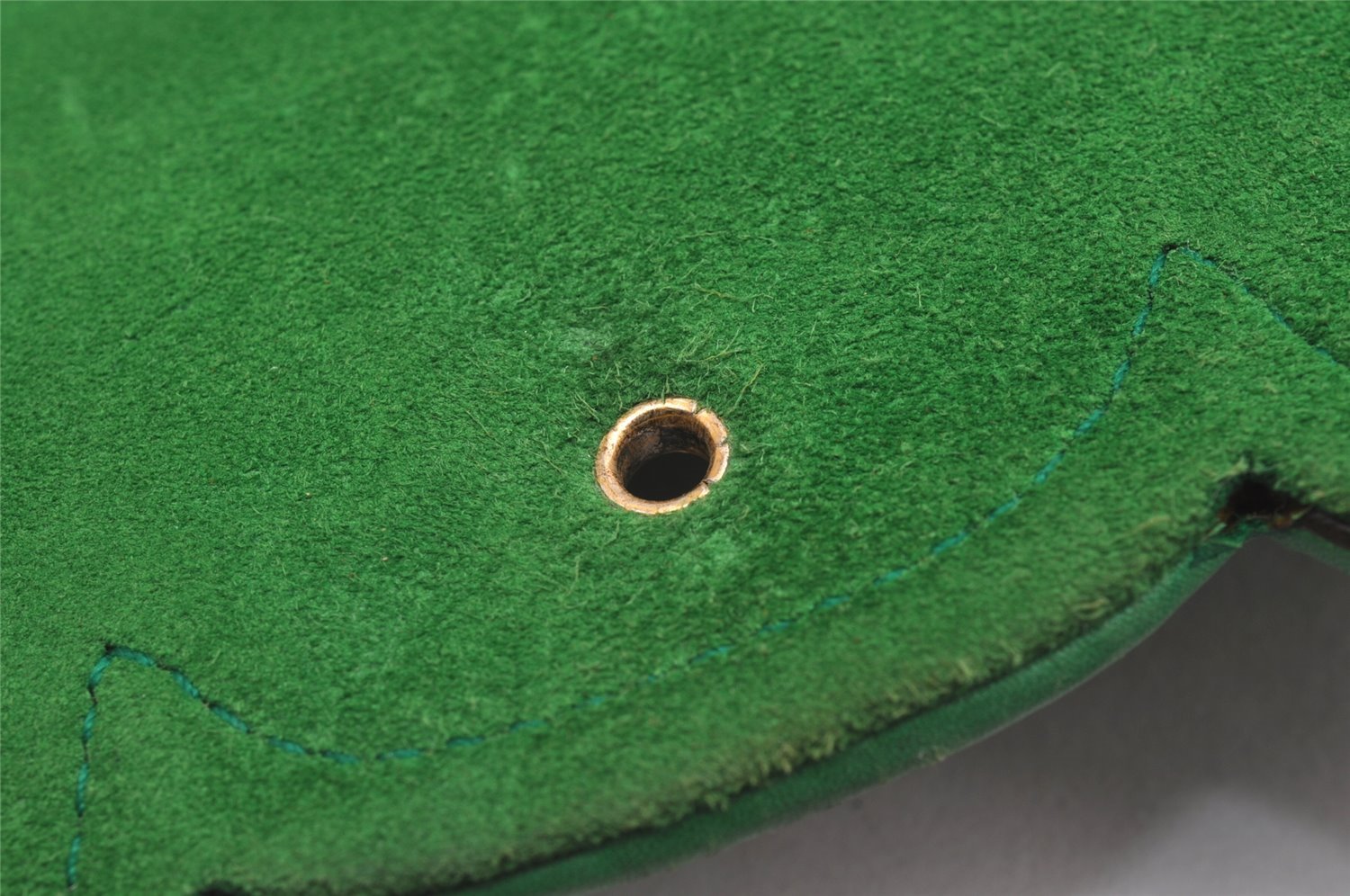 Authentic GUCCI Animalier Tiger Shoulder Crossbody Bag Suede Leather Green 2163I