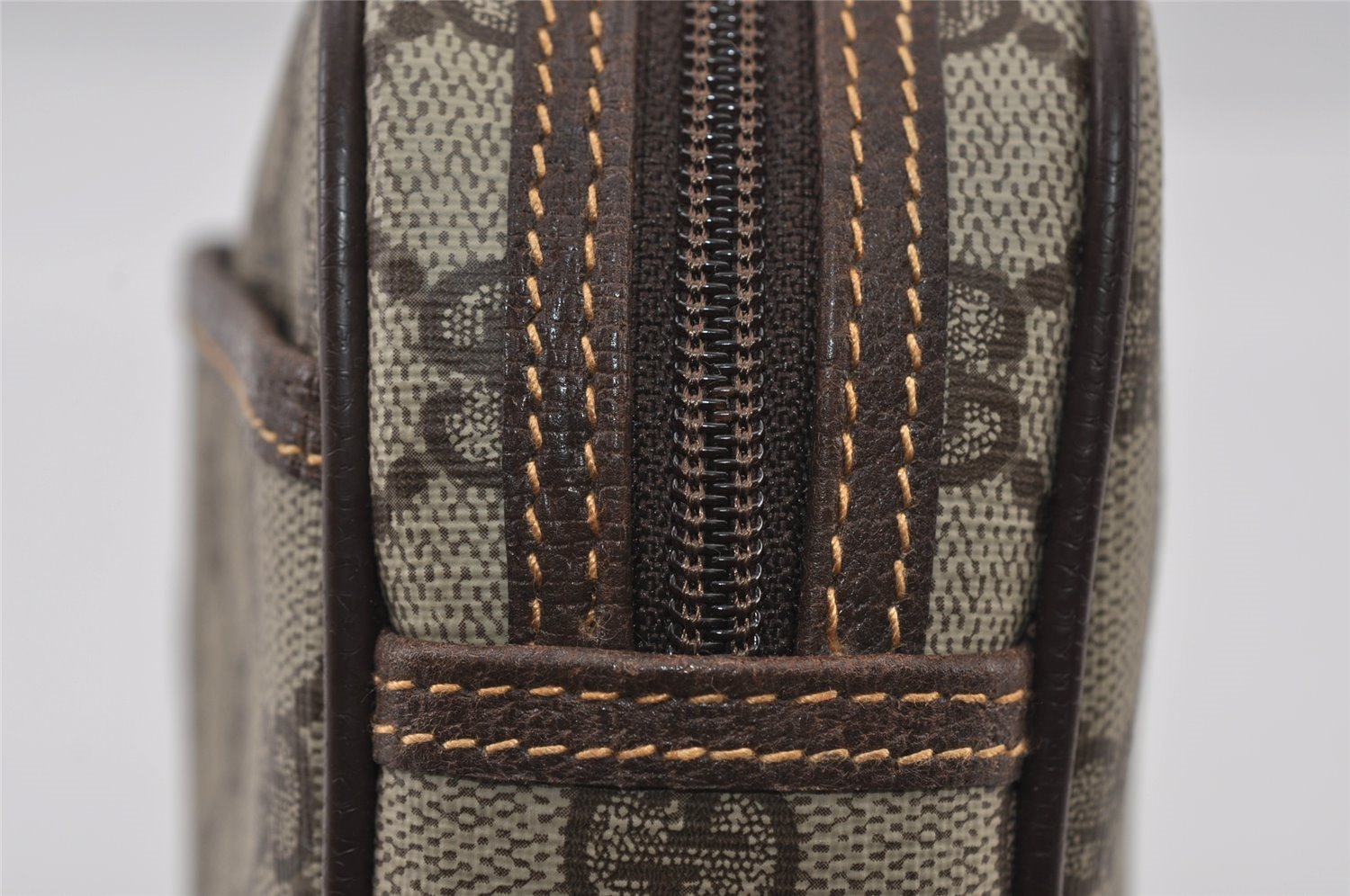 Authentic GUCCI Vintage Clutch Hand Bag Purse GG PVC Leather Brown 2175I