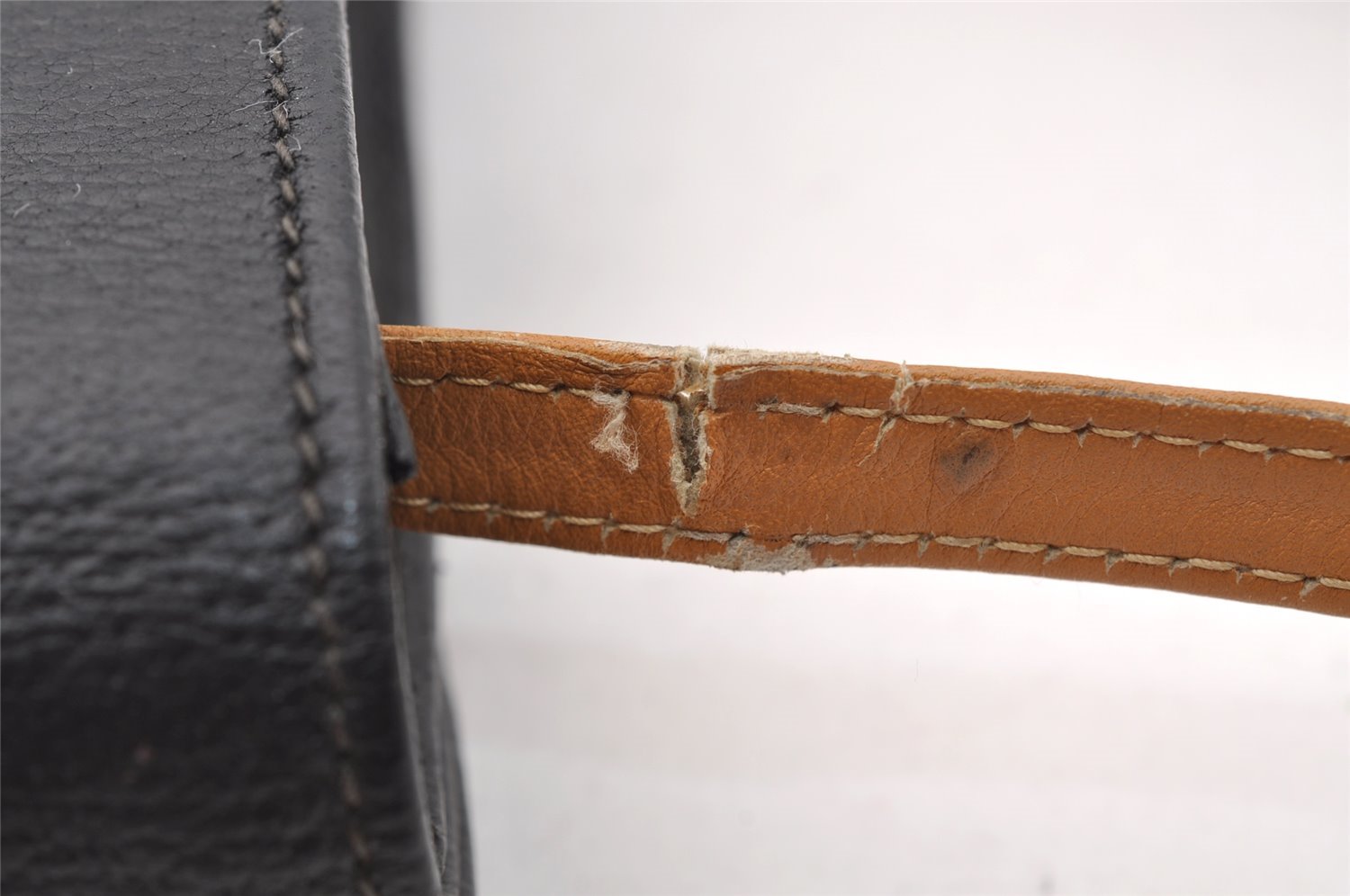 Authentic GUCCI Vintage Shoulder Cross Body Bag Purse Leather Black 2189I