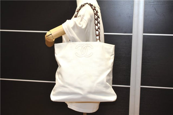 Authentic CHANEL Vintage Caviar Skin CC Logo Shoulder Tote Bag White 2192G