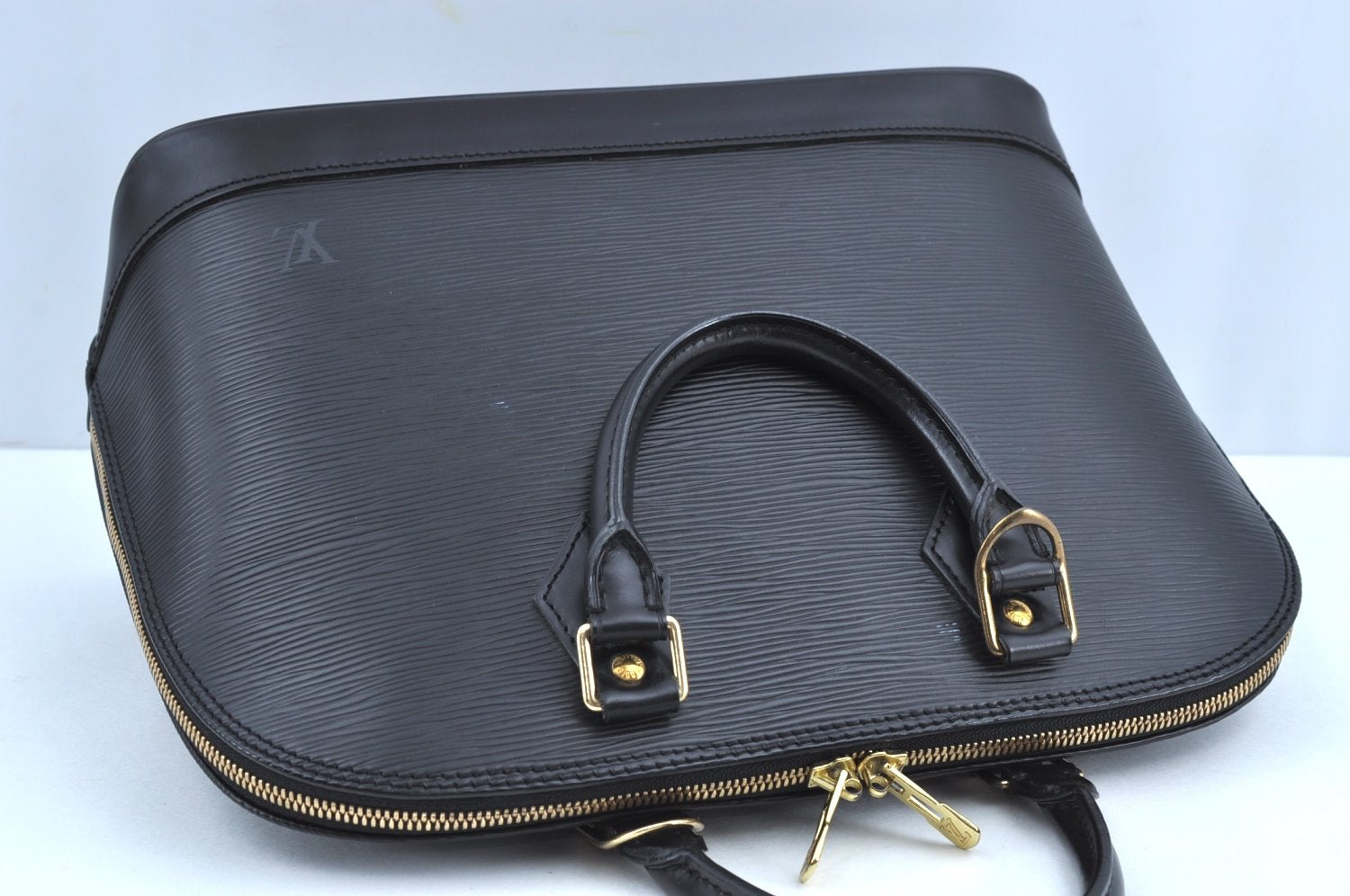 Authentic Louis Vuitton Epi Alma PM Hand Bag Black M40302 LV 2193G