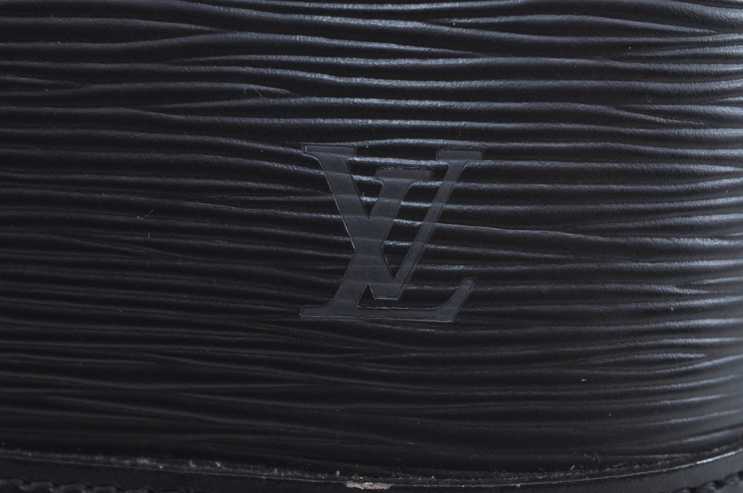 Authentic Louis Vuitton Epi Alma PM Hand Bag Black M40302 LV 2193G