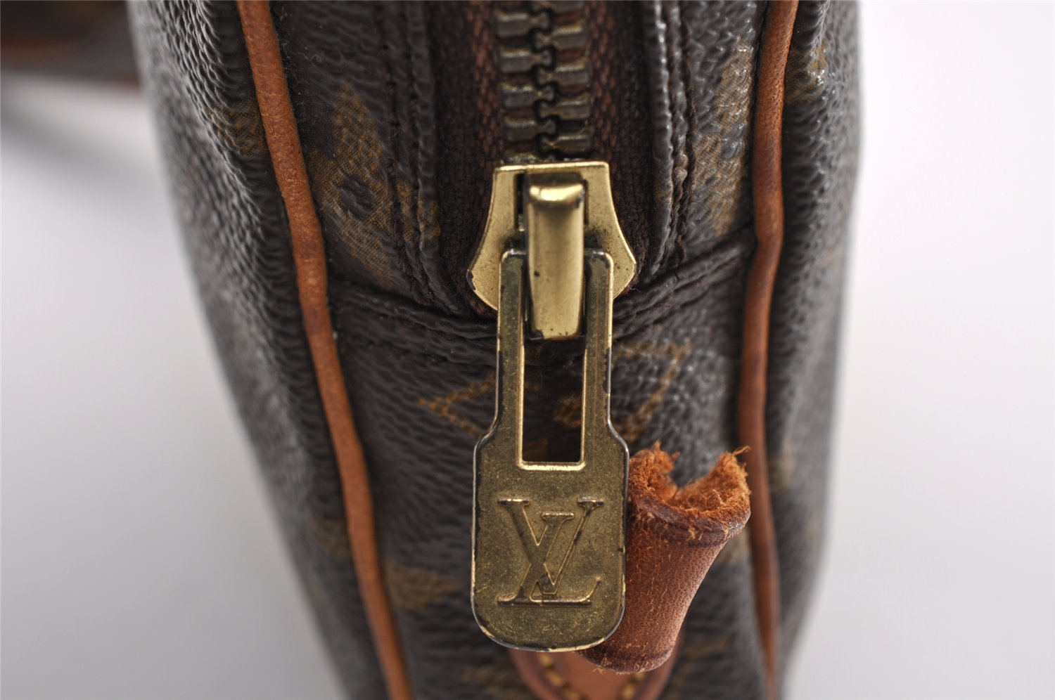 Auth Louis Vuitton Monogram Mini Poche Danube Shoulder Bag M45268 LV Junk 2209I