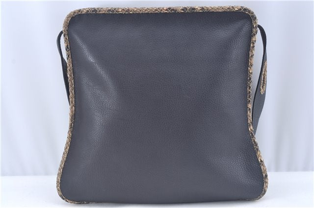Authentic FENDI Selleria Vintage Shoulder Bag Purse Leather Black 2226G