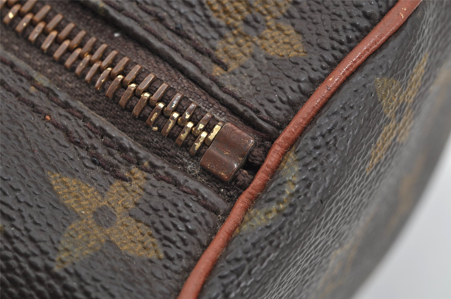 Authentic Louis Vuitton Monogram Papillon 30 Hand Bag Old Model LV 2247I