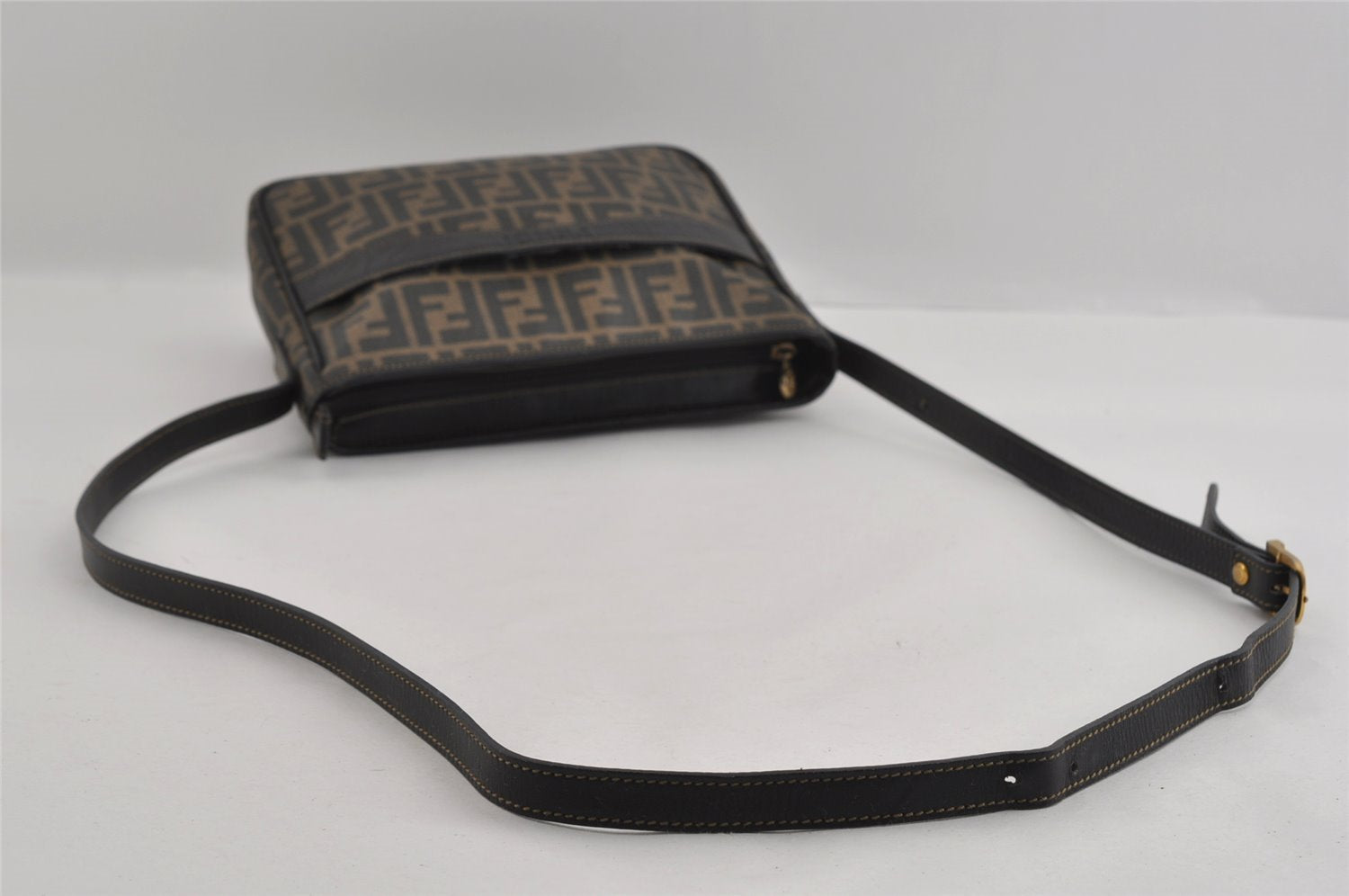 Authentic FENDI Zucca Shoulder Cross Body Bag Purse PVC Leather Brown 2359I