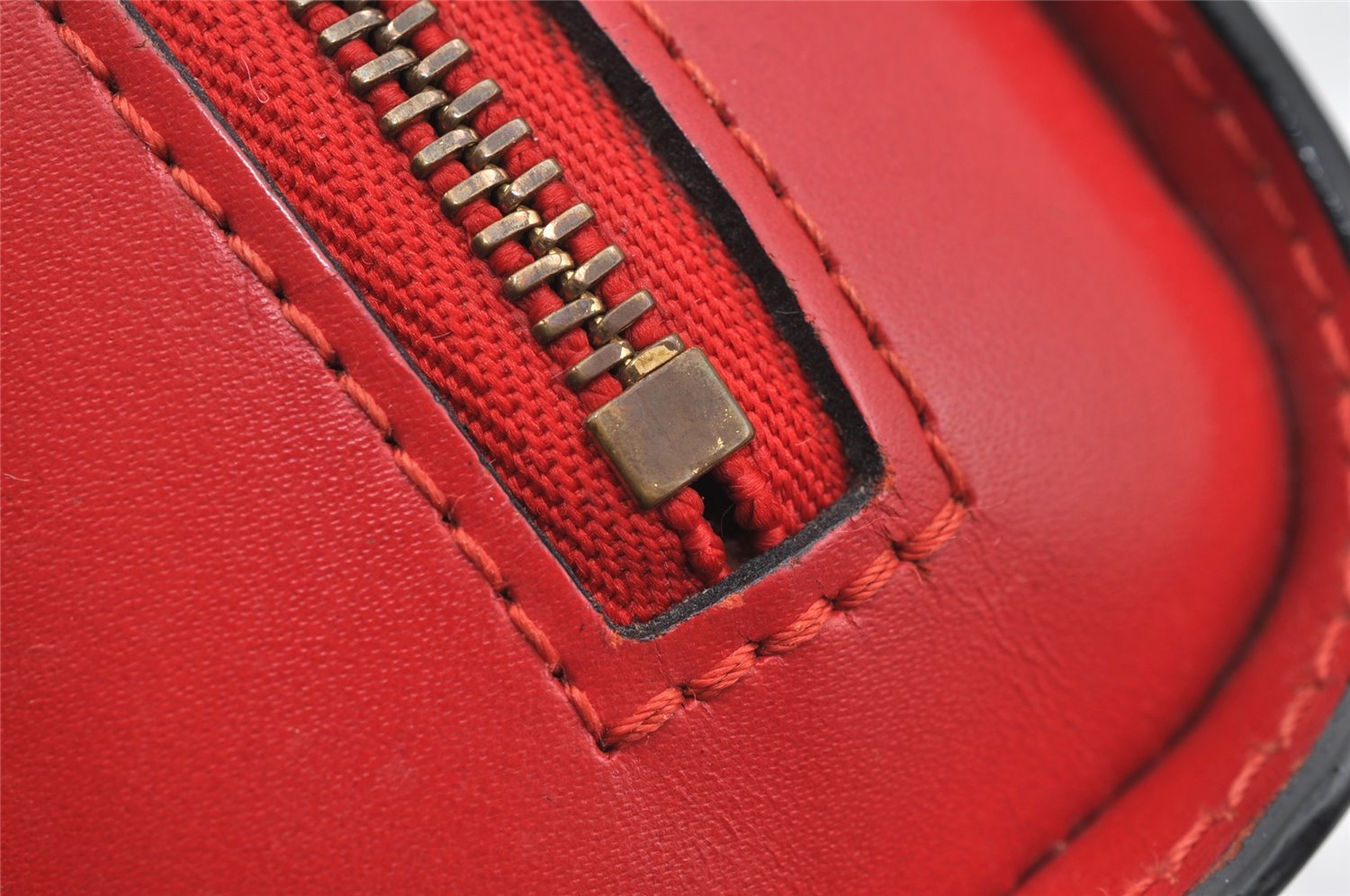 Authentic Louis Vuitton Epi Dauphine Cosmetic Pouch Red M48447 LV 2368I