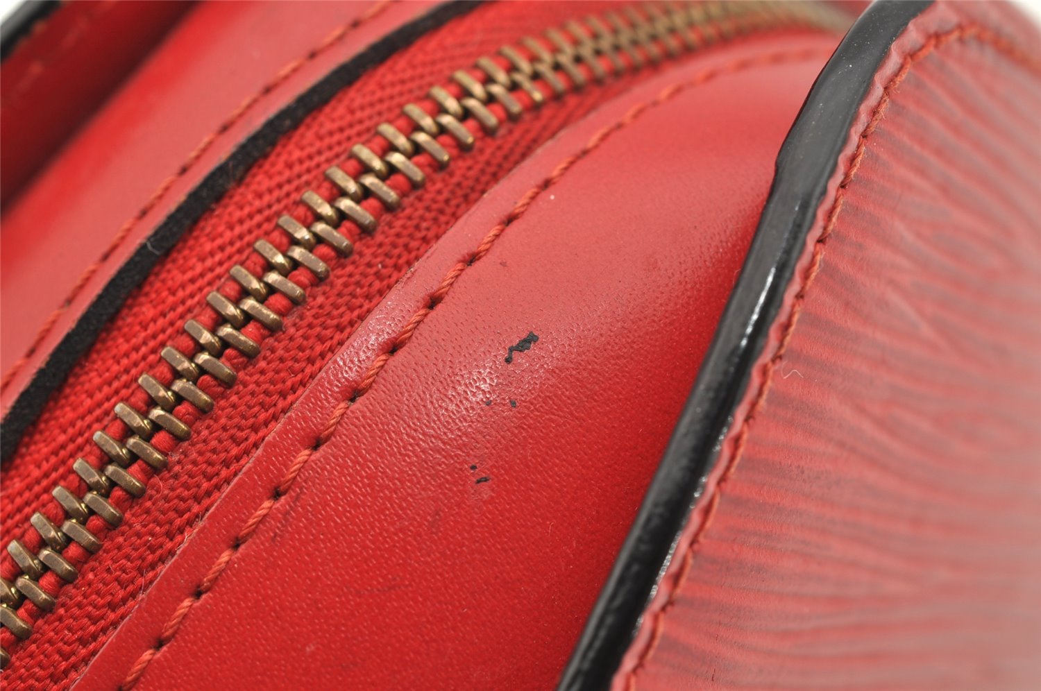 Authentic Louis Vuitton Epi Dauphine Cosmetic Pouch Red M48447 LV 2368I